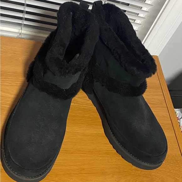 NWOT Women's Classic Mini Fluff Spill Seam UGGs - Picture 6 of 8